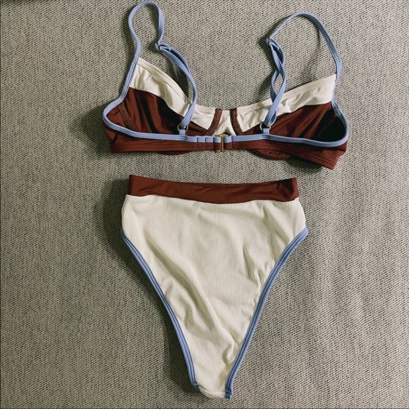 L*Space fully adjustable bikini TOP - Picture 3 of 6